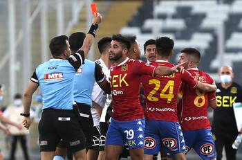 Defensor de Unión Española destaca como el jugador con más expulsiones en 5 años