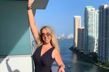 “No pareces de 50”: Jennifer Warner celebró su cumpleaños con especiales regalos y detalles de su hijo