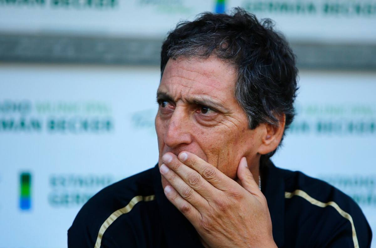 Estado de catástrofe complica llegada de Mario Salas a Alianza Lima