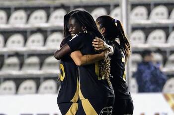 Lleva 30 goles, nació en Colombia y pudo dedicarse al taekwondo: La figura que le cambió la cara a Colo Colo