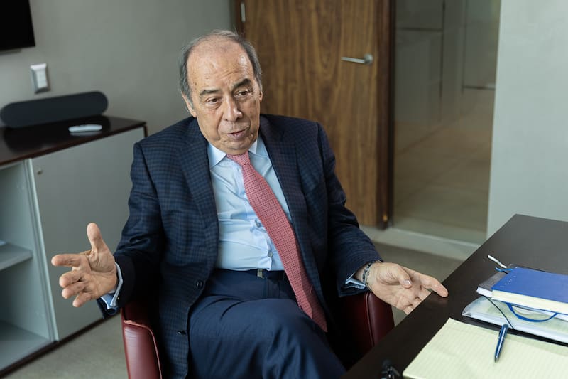 "Nosotros tratamos de transformar a la Selección en una embajada del país. Empezamos por invitar a los líderes de opinión pública de Chile a los partidos de la Selección".