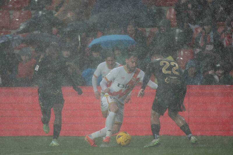 Rayo vs Cádiz fue suspendido por lluvia y granizo. EFE
