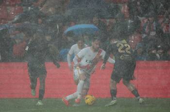 VIDEO | Suspendieron partido en La Liga de España por lluvia y relámpagos