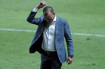 "No más Dudamel": Hinchas de la U exigen la salida del DT tras quedar eliminados de Copa Libertadores