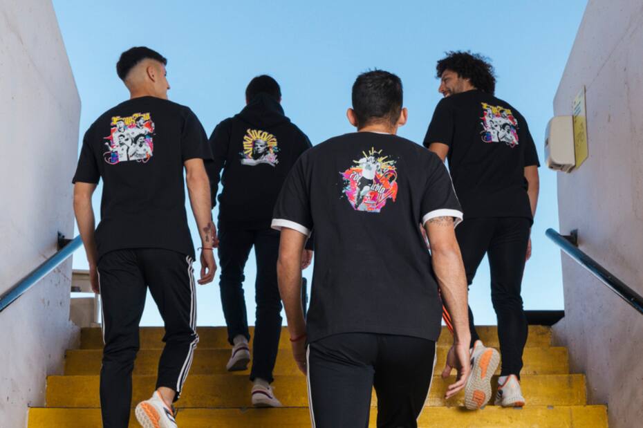 Los jugadores del Cacique fueron los primeros en modelar esta nueva colección urbana. (Foto: Adidas Chile)