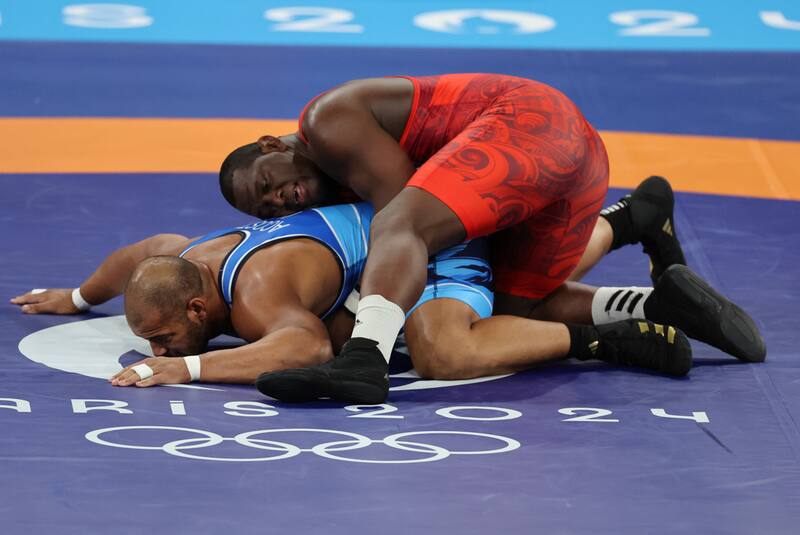 Mijaín López derrotó a Yasmani Acosta en París 2024. EFE