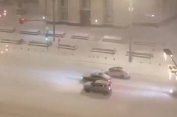 VIDEO | Con mantos de más de 30 centímetros: Moscú registra la mayor caída de nieve de la historia de Rusia