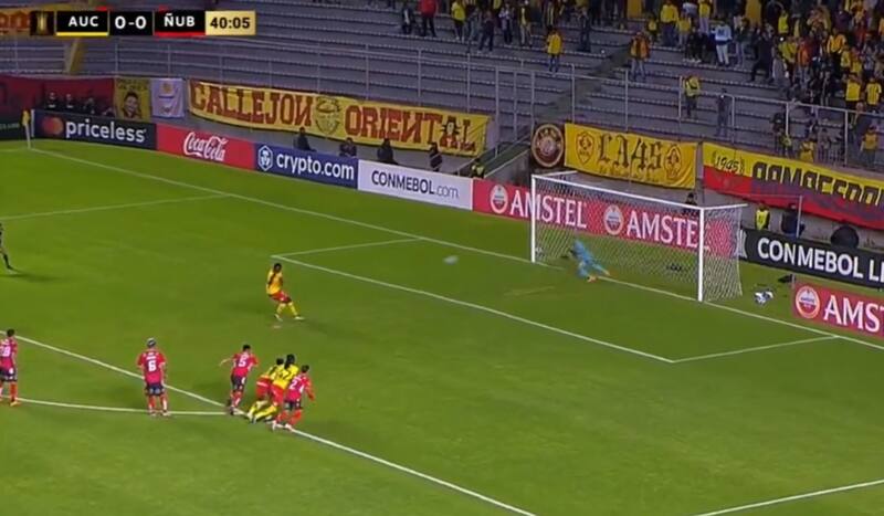 Ñublense vs Aucas se miden en Ecuador.