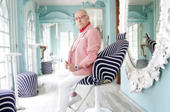 Fallece Patricio Araya, reconocido estilista, quien se contagió de Covid-19 tras trabajar en la obra "Orquesta de Señoritas"