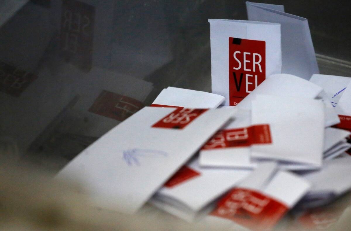 Servel rechazó 96 candidaturas de Apruebo Dignidad y 90 del Partido Republicano