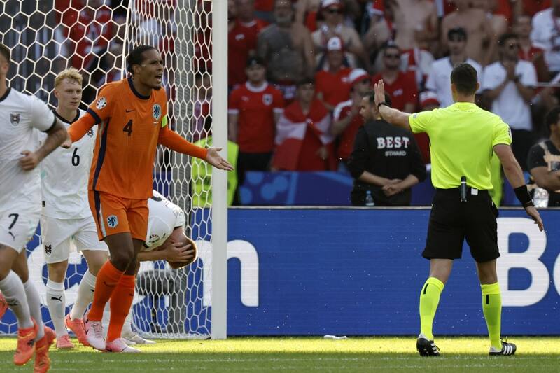 El neerlandés fue titular en los 3 cotejos de fase de grupos. EFE/EPA/ROBERT GHEMENT