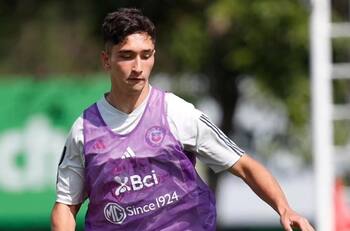 Hijo de histórico jugador de Colo Colo y La Roja firmó su primer contrato profesional