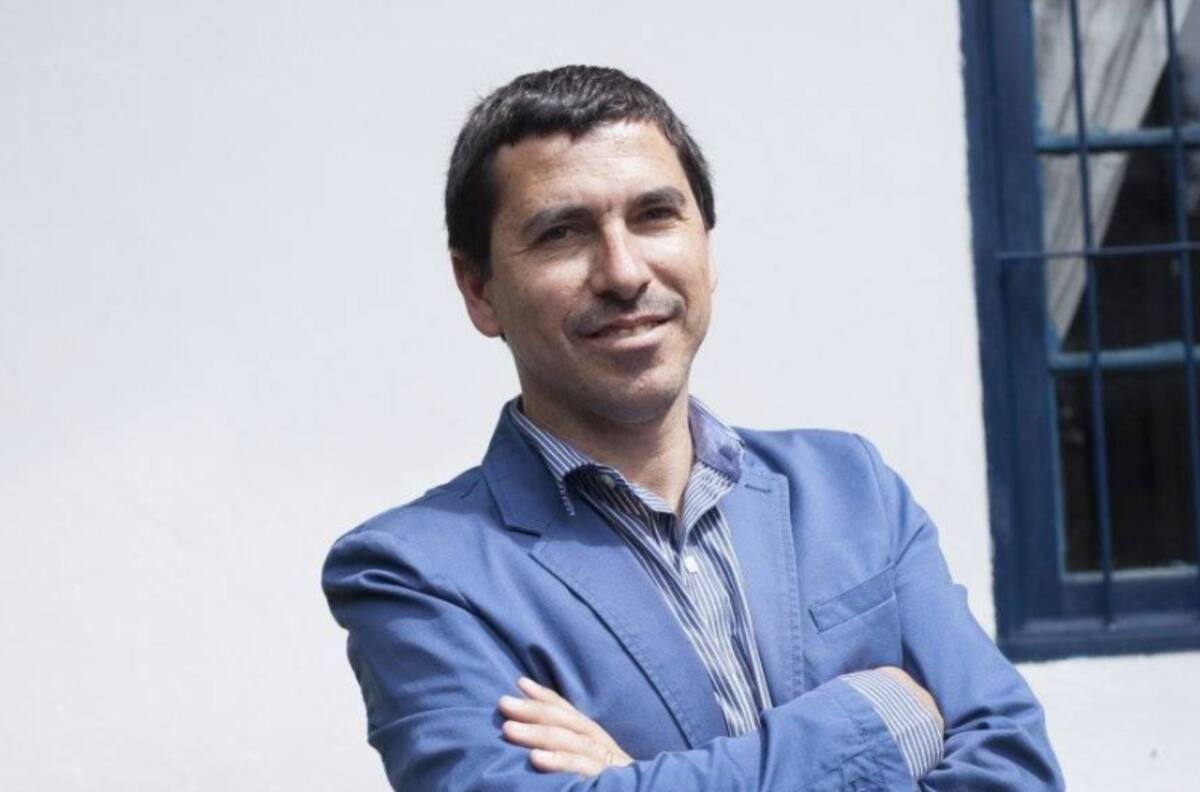 Historiador de la U: "Azul Azul impuso una fecha de fundación de la U... Un grave atentado a su historia y patrimonio"