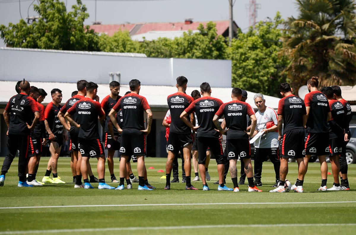 Las postales de la única práctica de La Roja antes de la suspensión del duelo con Perú