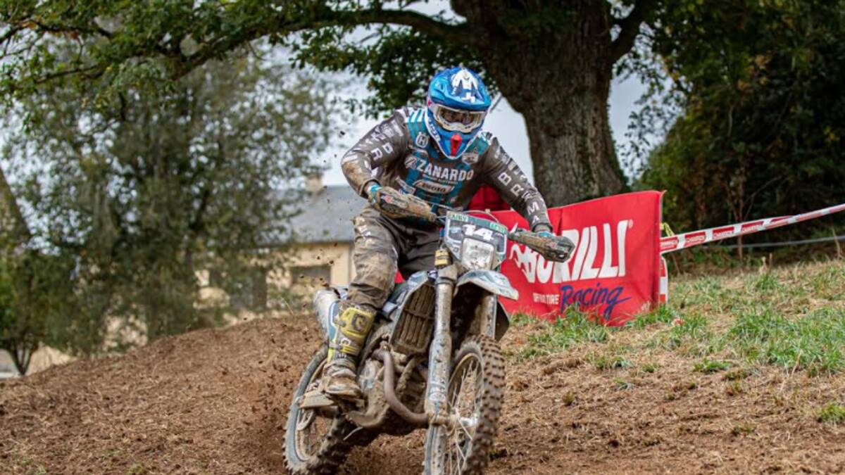 Ruy Barbosa lucha para alcanzar el liderato en Junior 1 del Mundial de Moto Enduro FIM