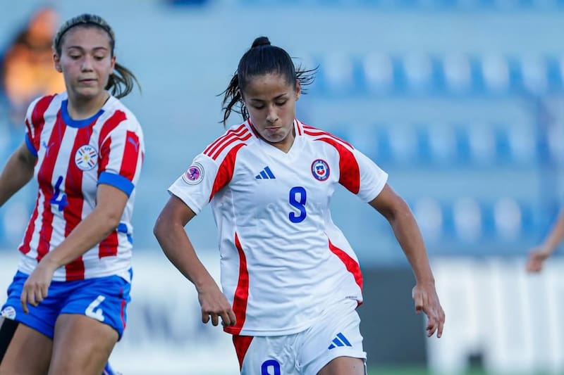 La delantera de La Roja estuvo batallando ante Paraguay. Foto: La Roja.