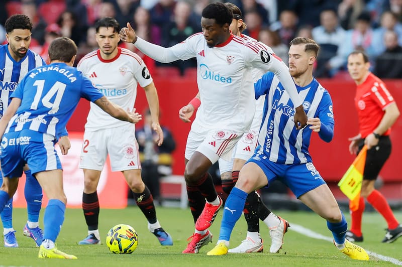 El equipo de los chilenos igualó en La Liga. Foto: Agencia EFE.