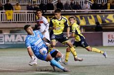 Fue figura en Primera B, pertenece a Colo Colo y tres clubes se pelean su fichaje