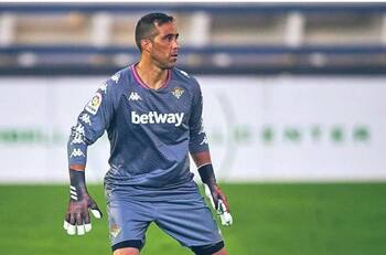 Periodistas españoles se rindieron a los pies de Claudio Bravo