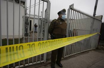Hombre fallece tras recibir disparos al interior de un local comercial en Estación Central
