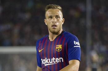 Compañero de Vidal en el Barcelona muestra todo su dominio del balón