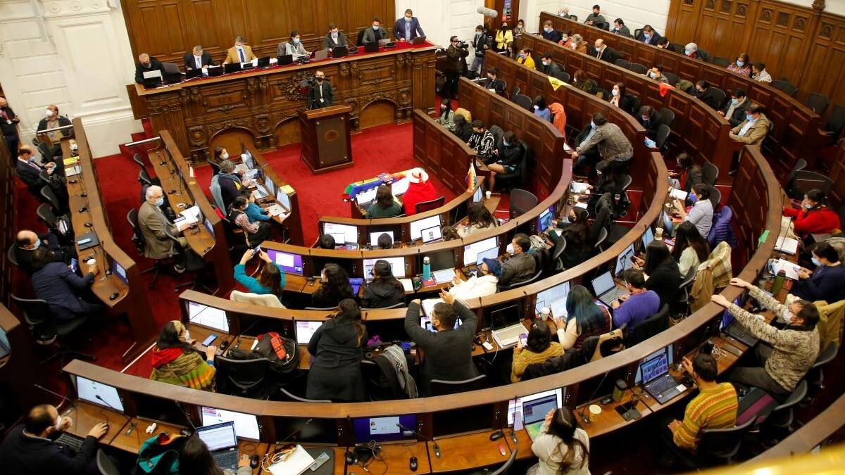 ¿Nueva Constitución sin Convención? Senadores RN descartan elección de constituyentes y exigen comisión de expertos