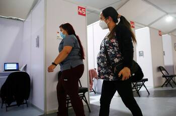 Muertes por Covid-19: Matronas advierten aumento del 25% en decesos de madres