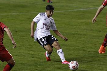 El feroz chilenismo de Jordhy Thompson para arengar a los juveniles de Colo Colo