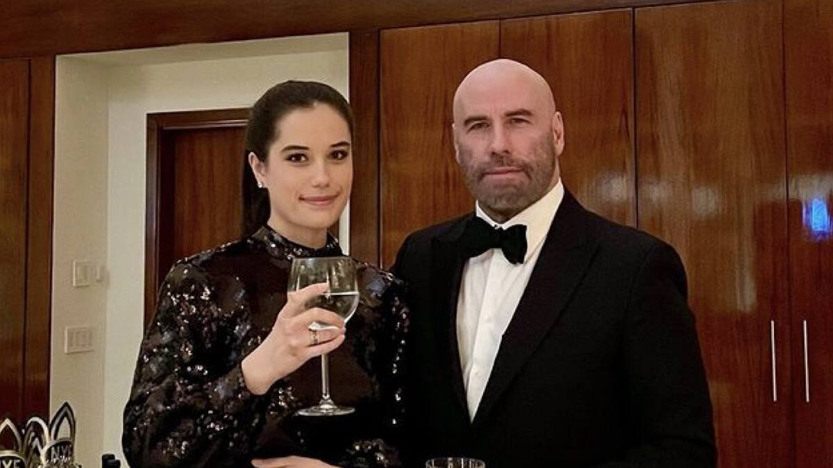 John Travolta recrea el icónico baile de “Vaselina” junto con su hija Ella