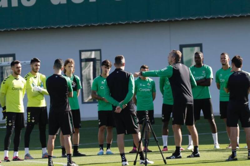 Rubén Cousillas está a cargo de las prácticas del Betis, ante la ausencia de Manuel Pellegrini. Foto: ABC Sevilla.