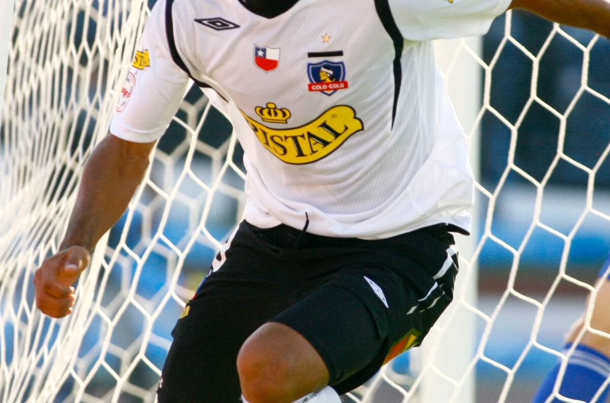 Ídolo de Colo Colo decidió colgar los botines tras una exitosa carrera deportiva