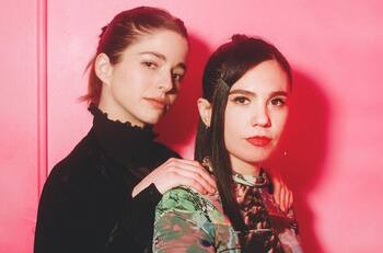 "Ella se está abriendo camino en España": Javiera Mena habló de su amistad y conexión con Mariana Di Girolamo