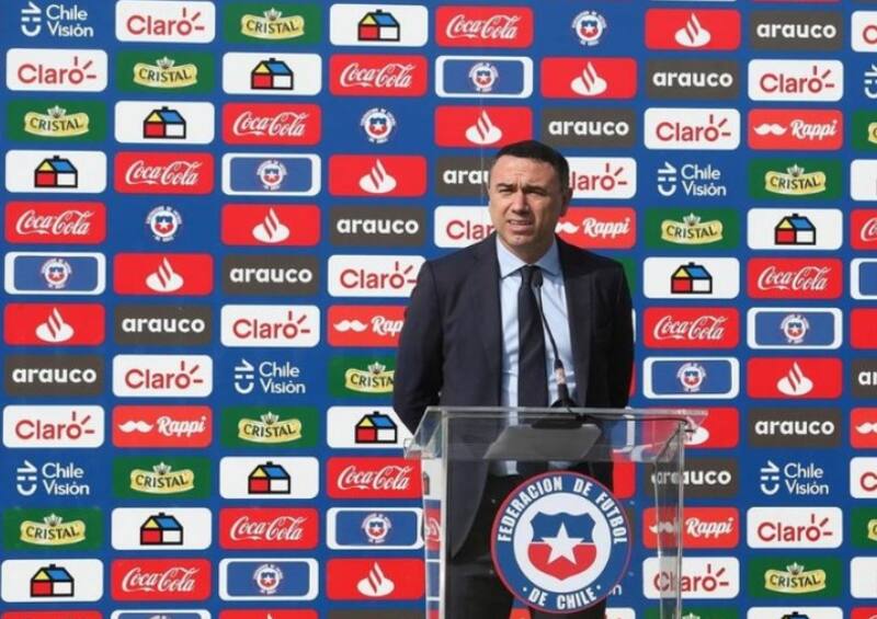 "En Chile, a mi entender, hablé de más. Tuve que estar enfrente de las cámaras de más. Para mí no era lógico", afirma el ex director deportivo de la Federación.