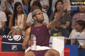 Carlos Alcaraz, furioso en la final de Tokio: “No has jugado tenis en tu vida”