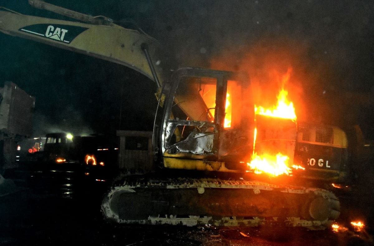 VIDEO | Ataque incendiario en Lautaro: Encapuchados quemaron planta de áridos