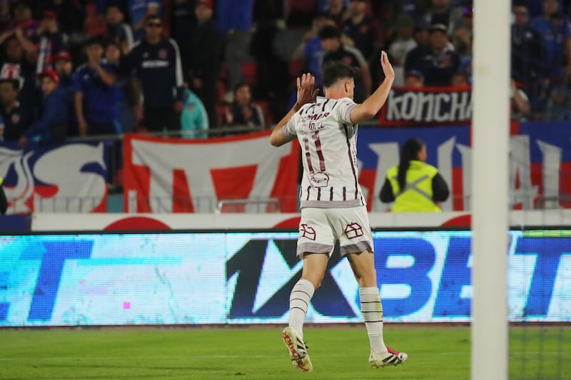 El delantero le marcó a la U pero no celebró. Foto: Aton.