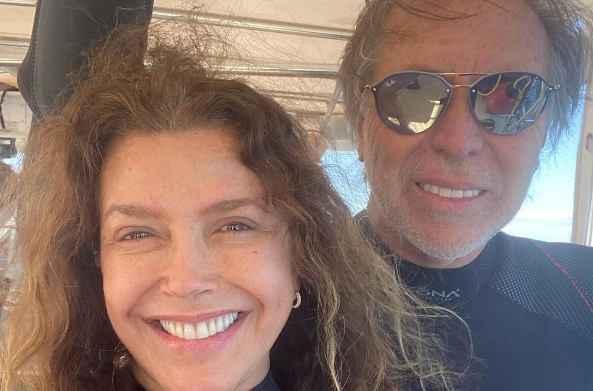"No puede dormir conmigo la noche anterior": Carolina Arregui reveló que su esposo, Roy Sothers, le da miedo operarla