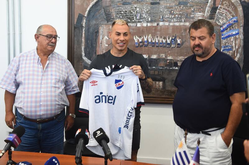 se acordó de la U durante su presentación en Nacional. (Foto: Aton)