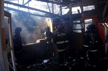 Incendio en campamento Felipe Camiroaga dejó una persona fallecida en Viña del Mar