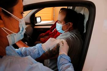 Tercera dosis de vacuna COVID-19: ¿Cuál es la eficacia de las aprobadas por el ISP?