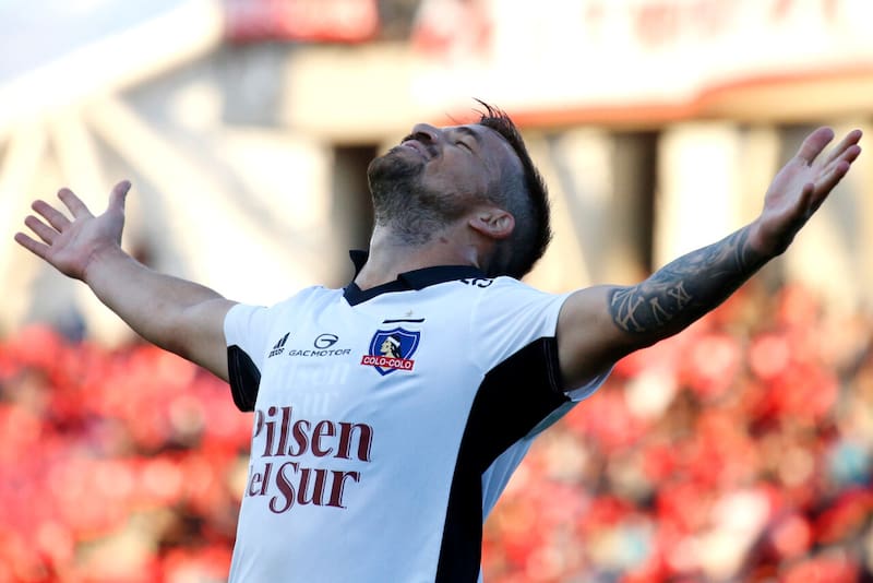 El delantero en su etapa en Colo Colo. Foto: Agencia Aton.