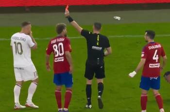 VIDEO | Histórico jugador alemán es expulsado a los dos minutos de haber ingresado al partido