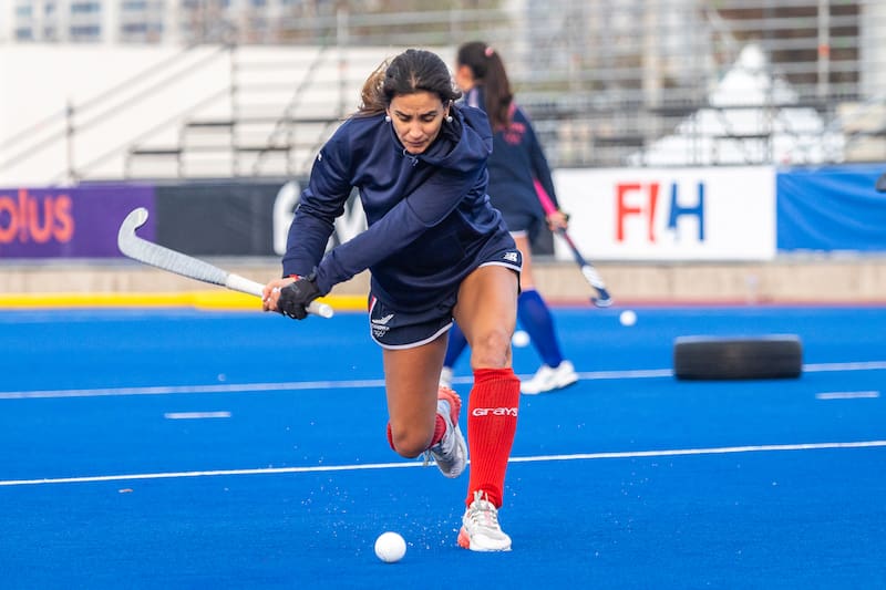 "Me encanta el fútbol. Tenía hartas habilidades cuando chica. Pero me decidí por el hockey por el ambiente y mis amigas". Foto: Felipe Escobedo