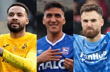 Uno marcó, el otro perdió y al tercero le suspendieron el partido: la extraña tarde de los chilenos en Inglaterra