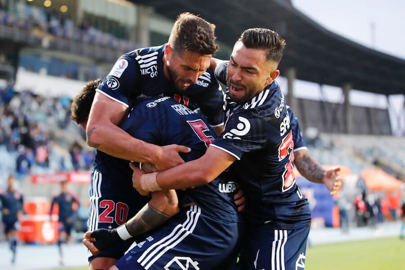 Ramón Arias, junto a Joaquín Larrivey y Mario Sandoval en una celebración. Foto: Aton.