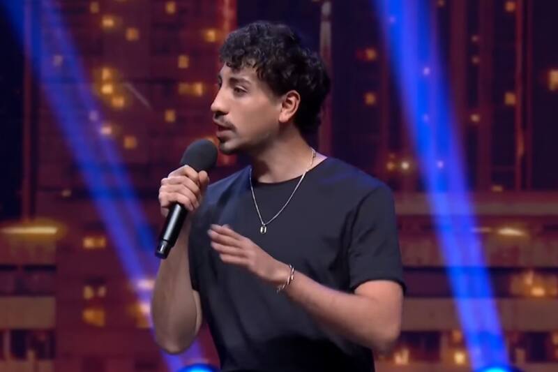 El comediante fue invitado a la ceremonia de los Premios Caleuche 2025.