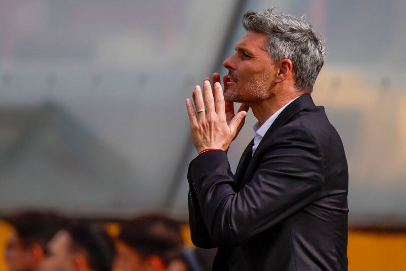 dirigiendo a Colo Colo. Foto: Aton.