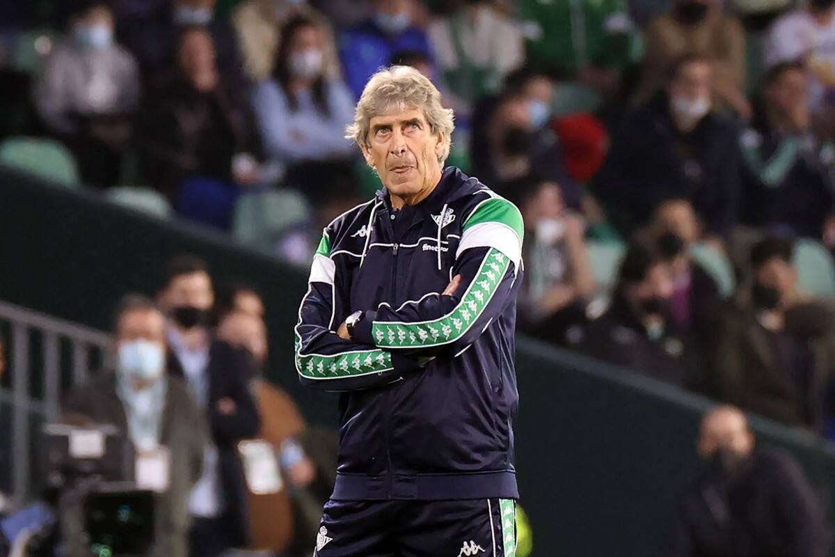 Manuel Pellegrini entrenador de Real Betis.