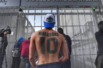 ¡Increíble! Médico de Maradona dijo que está con "muchas ganas de irse" del hospital