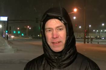 VIDEO | "Cada vez más irritable": Periodista deportivo se hace viral por hacer un reporte del tiempo sumamente enojado